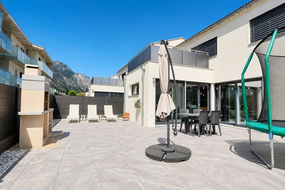 A RARE PROPERTY COMBINING CHARM, SPACE, AND QUALITY – photo 11 of 13