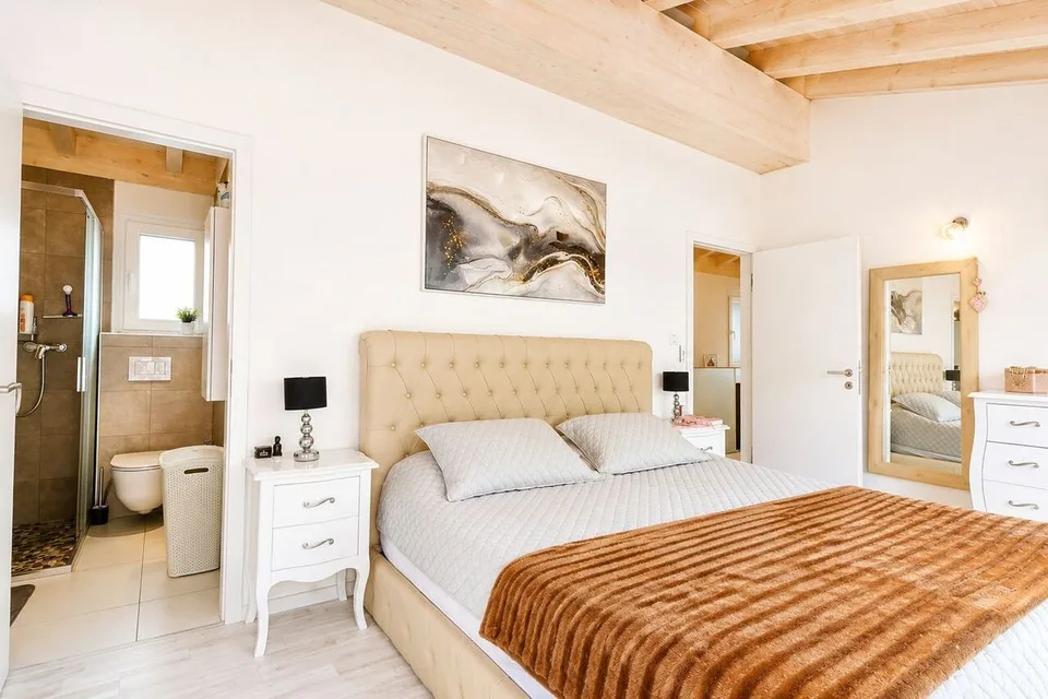 A RARE PROPERTY COMBINING CHARM, SPACE, AND QUALITY – photo 6 of 13
