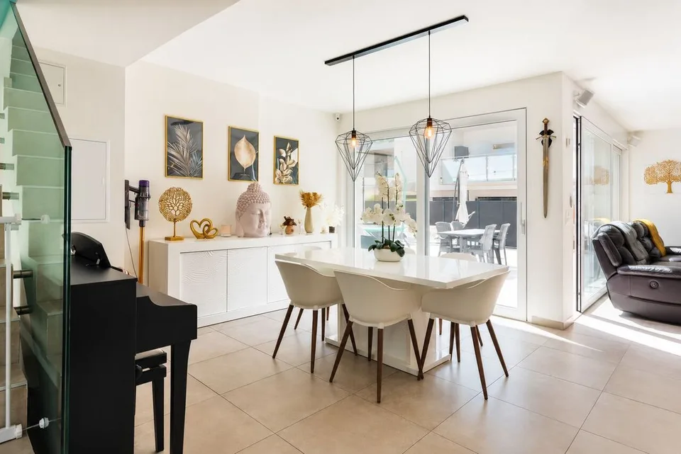 A RARE PROPERTY COMBINING CHARM, SPACE, AND QUALITY – photo 4 of 13