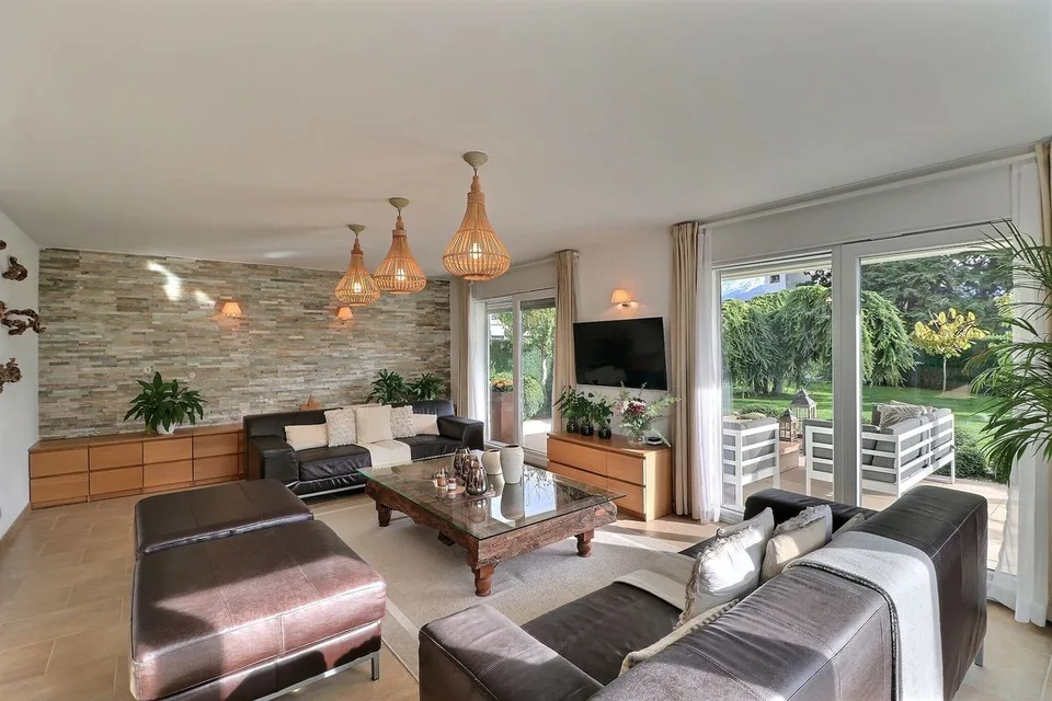 Sehr schönes individuelles Haus mit 5,5 Zimmern und schöner Aussicht in einer ruhigen Wohngegend – Foto 9 von 13