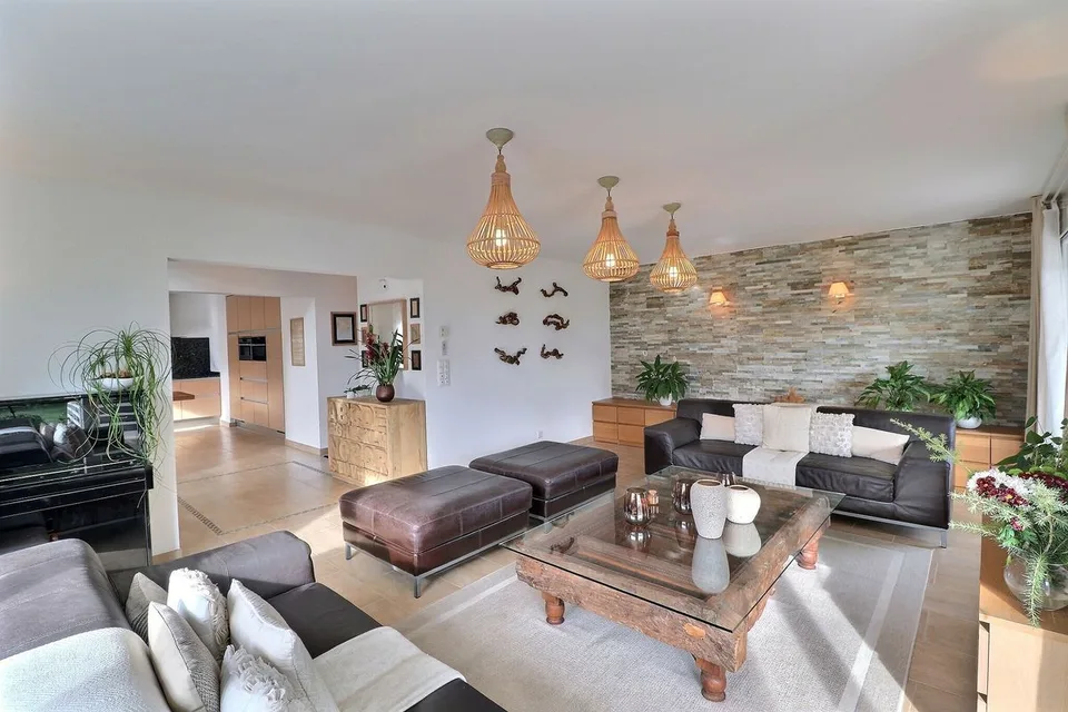 Sehr schönes individuelles Haus mit 5,5 Zimmern und schöner Aussicht in einer ruhigen Wohngegend – Foto 8 von 13
