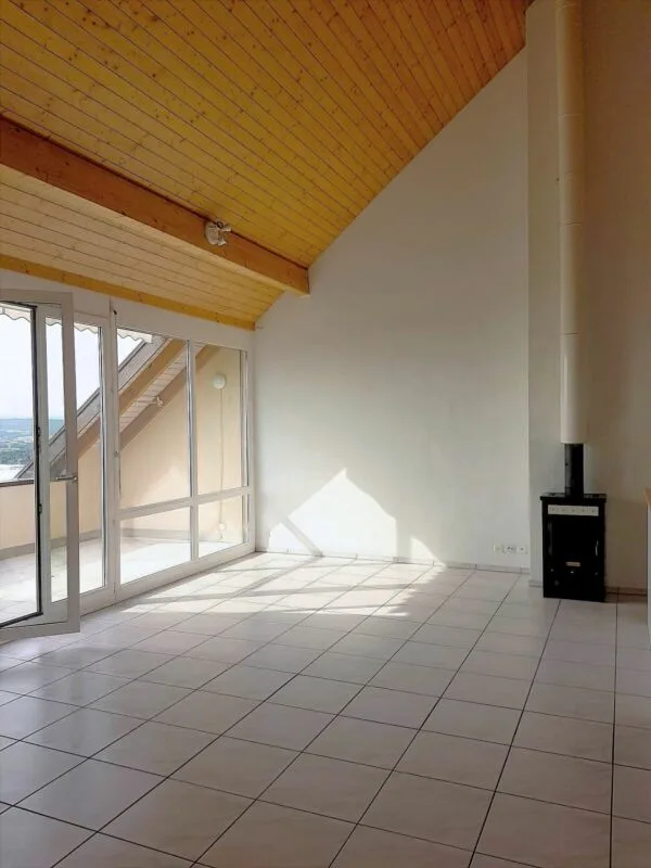 A Charming Retreat with Stunning Panoramic Views: 3.5-Room Penthouse Apartment in Vallamand