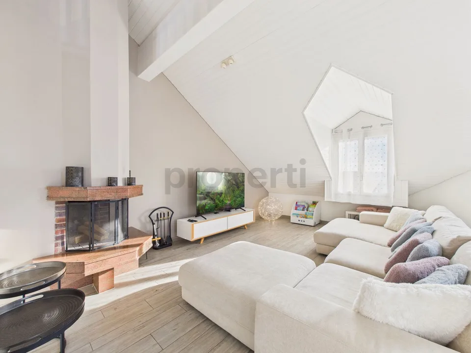 Elegante appartamento di 4,5 locali con balcone soleggiato a Treycovagnes.