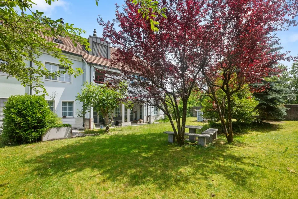 Grosszügige 4.5-Zimmer-Gartenwohnung mit weitläufigem Aussenbereich