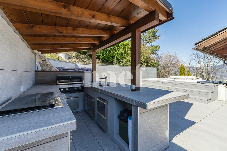 Magnificent renovated chalet with jacuzzi and counter-current pool for sale in Choëx