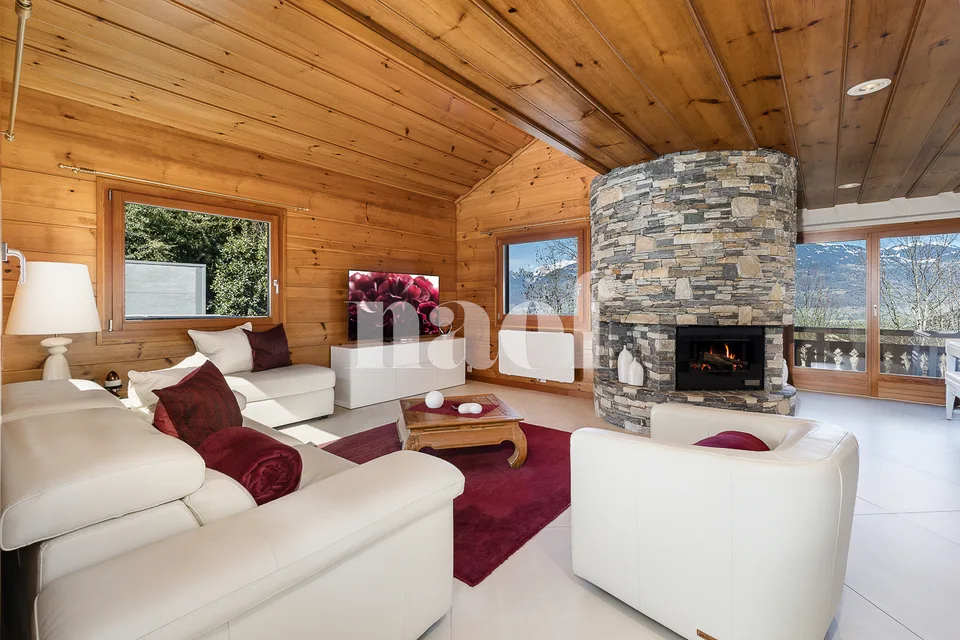 Magnifique chalet rénové avec jacuzzi et piscine à contre-courant à vendre à Choëx – photo 8 sur 11