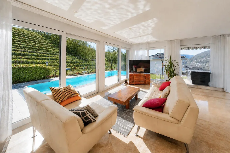 Casa unifamiliare con giardino e piscina a Bioggio