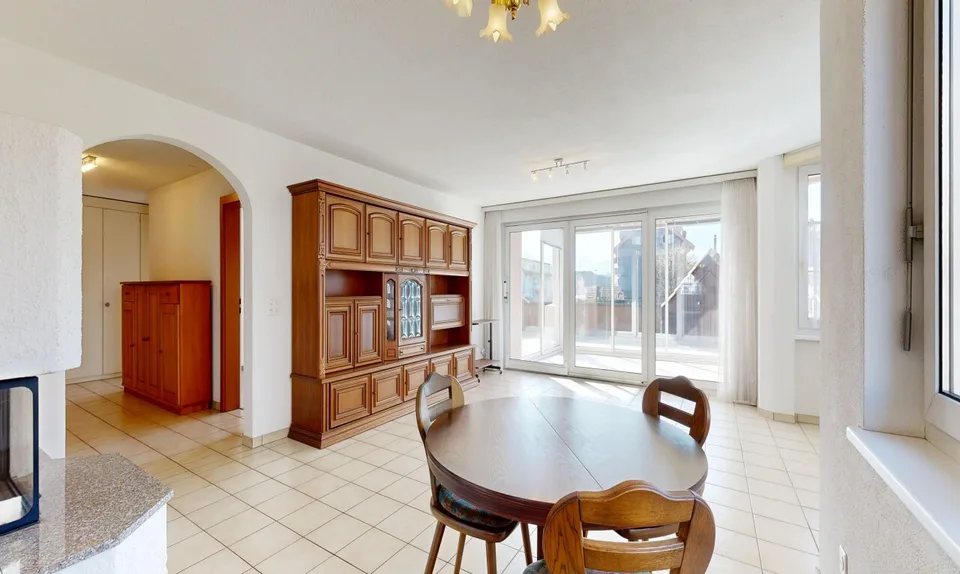 4.5-Zimmerwohnung mit Terrasse, Wintergarten & Garage