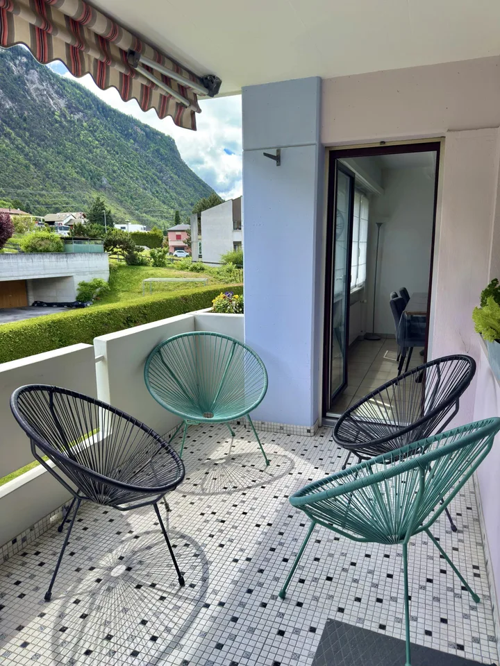 Appartement 4,5 pièces lumineux avec grand balcon exposé plein sud - Grône.