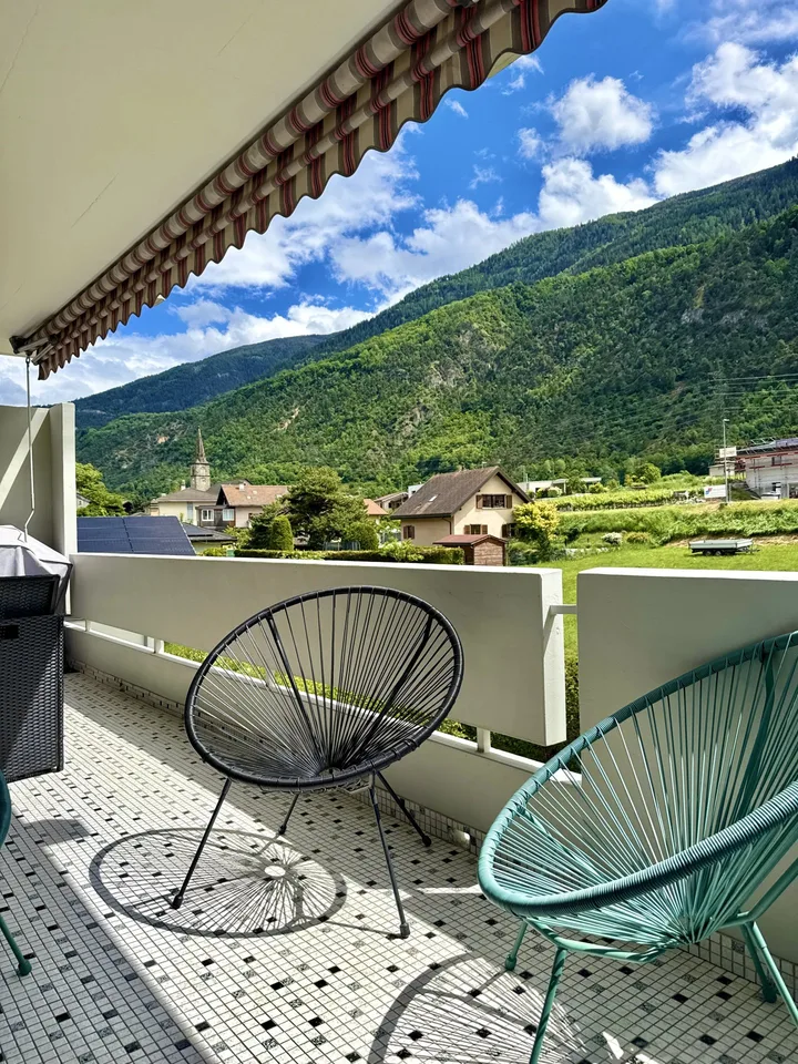 Appartement 4,5 pièces lumineux avec grand balcon exposé plein sud - Grône.