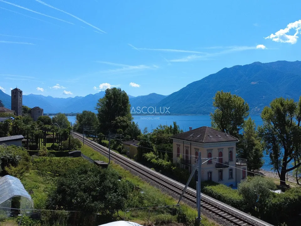 Eleganza, Design e Lusso: Ampio appartamento di 4,5 locali con terrazza e vista mozzafiato sul lago