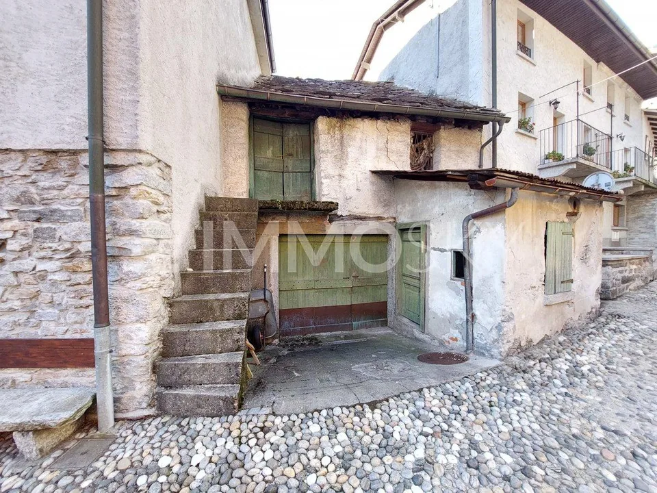 Maison typique tessinoise dans le vieux village
