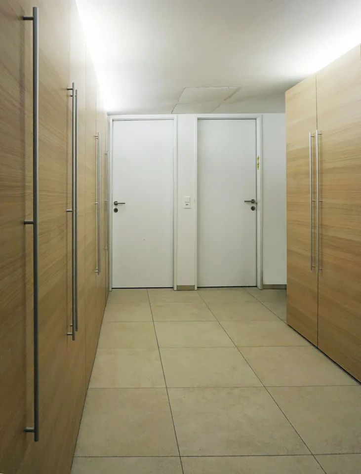 Exklusive Villa mit drei Wohneinheiten, Pool und unvergleichlicher Privatsphäre – Foto 21 von 21