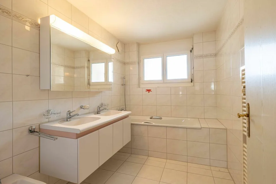 Grosszügige 4.5-Zimmer-Wohnung - ruhig, hell und mit Blick ins Grüne. – Foto 9 von 20