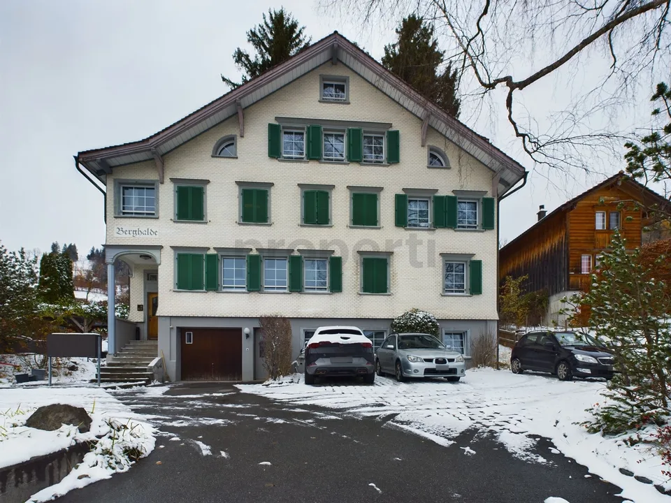 Modernes 5.5-Zimmer-Maisonette-Zuhause auf drei Etagen mit Balkon in Gais