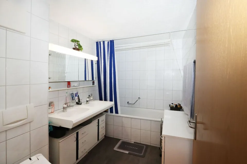 4.5-Zimmerwohnung mit Tiefgaragenplatz und Balkon an ruhiger Lage in Niederurnen – Foto 8 von 19