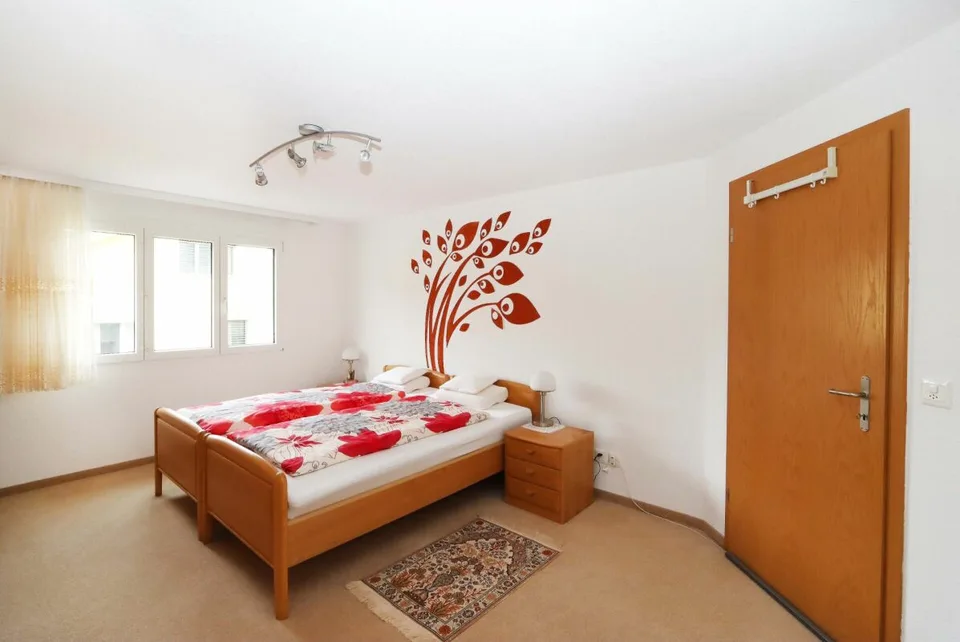 4.5-Zimmerwohnung mit Tiefgaragenplatz und Balkon an ruhiger Lage in Niederurnen – Foto 13 von 19
