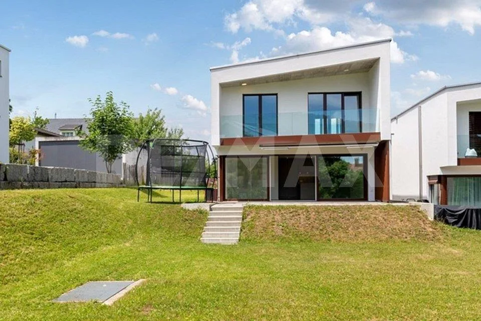 Modernes Traumhaus in Birr zu vermieten!