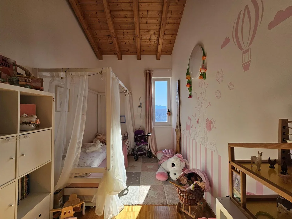 FANTASTISCHES ZWEIFAMILIENHAUS MIT ATEMBERAUBENDEM BLICK – Foto 12 von 13