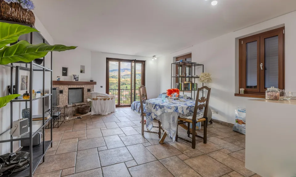 CASA 4.5 LOCALI CON MONOLOCALE ANNESSO E VISTA A TORRICELLA