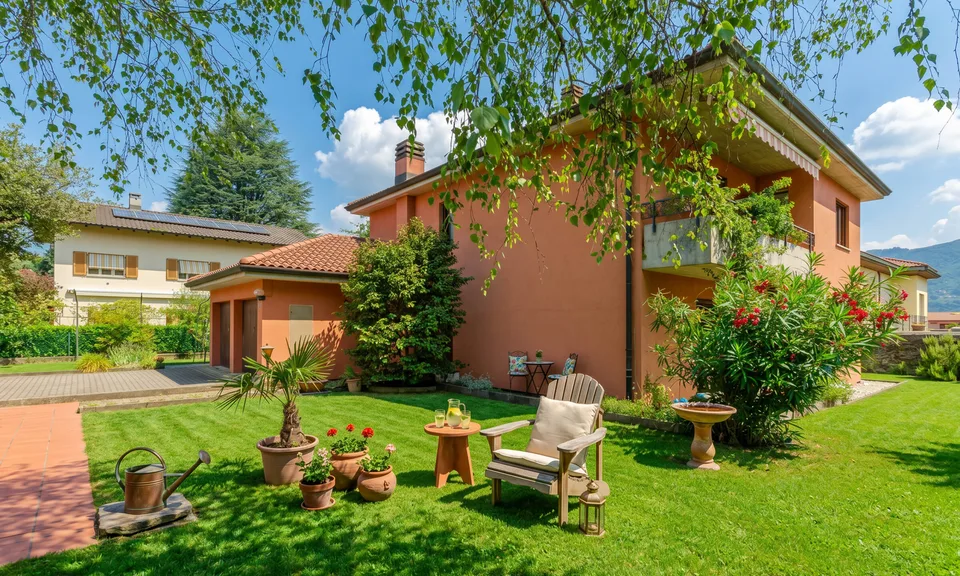 SPAZIOSA CASA 6 LOCALI CON GIARDINO E GROTTINO A GENESTRERIO