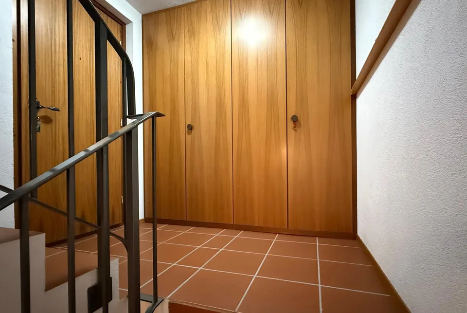 SCHÖNE VILLA MIT 4 ZIMMERN, 2 TERRASSEN UND GARTEN IN AROGNO – Foto 18 von 19