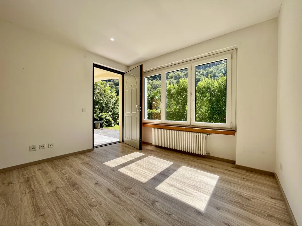 LUMINOSO 2.5 LOCALI CON PISCINA E AMPIO GIARDINO A BARBENGO