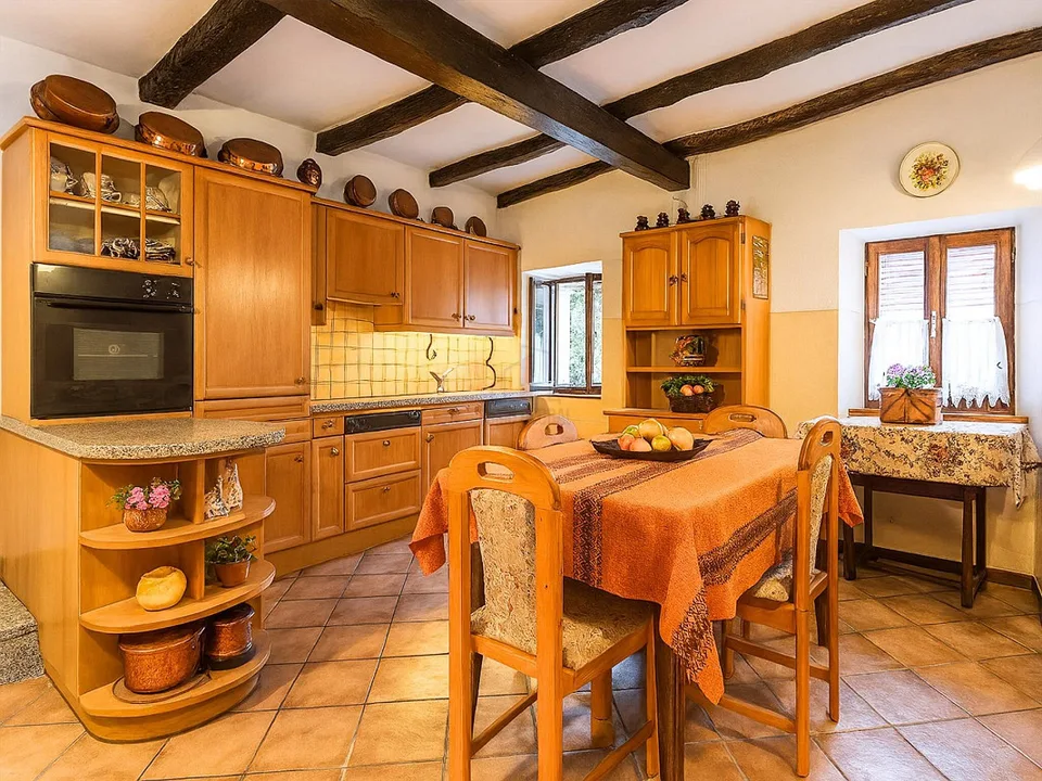 UN REFUGE AUTHENTIQUE AU COEUR DE LA VALLÉE DE MUGGIO – photo 4 sur 11