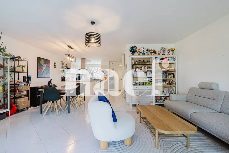 Charmante villa mitoyenne 230 m² utiles plus jardin, terrasse et garage double à Vernier