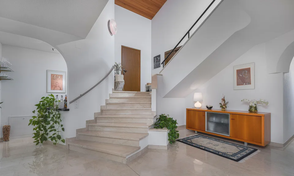 Gemütliche Villa mit grossem Garten und Seeblick – Foto 6 von 13