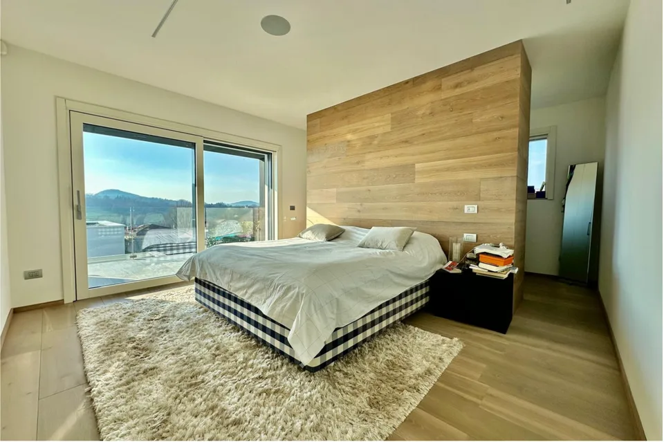 RAFFINIERTES VILLA MIT 5,5 ZIMMERN UND GROSSEN GARTEN IN COLDRERIO – Foto 7 von 14