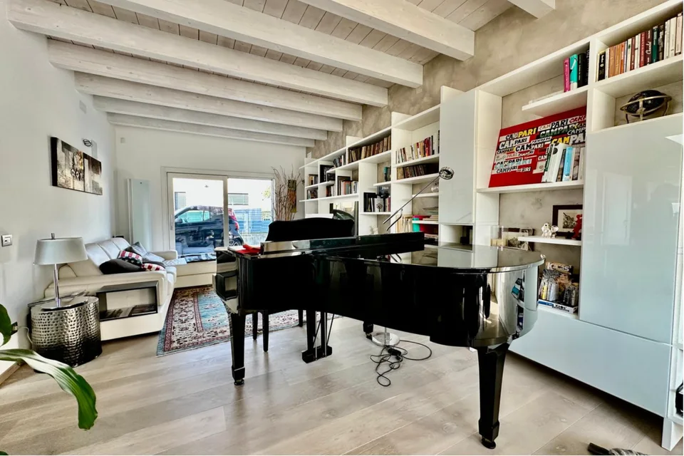 RAFFINIERTES VILLA MIT 5,5 ZIMMERN UND GROSSEN GARTEN IN COLDRERIO – Foto 6 von 14