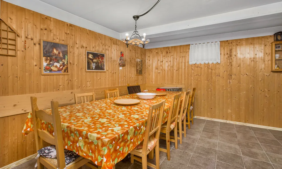 MAGNIFICA CASA DI 7.5 LOCALI CON AMPIO GIARDINO AD AGNO – foto 9 di 10