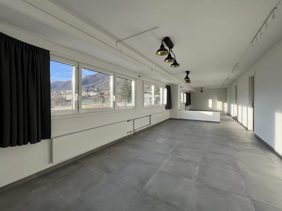ZU VERMIETEN KOMMERZIELLER RAUM FÜR BÜRO-ATELIER IN BEDANO – Foto 2 von 10