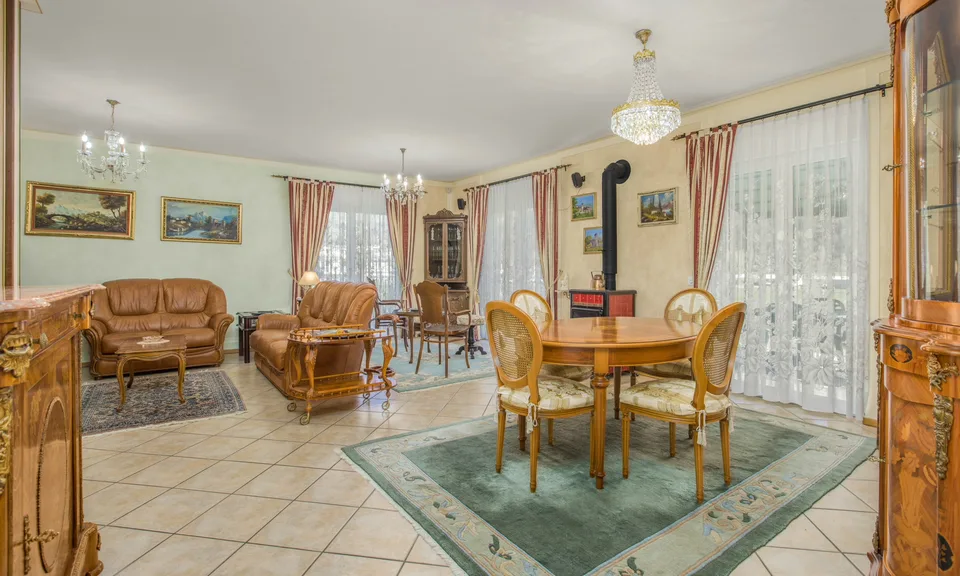 ELEGANTE VILLA DI 5.5 LOCALI CON GIARDINO PRIVATO A BARBENGO