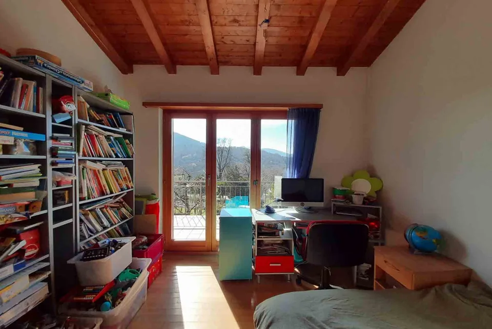 PRACHTVOLLE VILLA MIT 6,5 ZIMMERN UND GROSSEM GARTEN IN CURIO – Foto 7 von 12