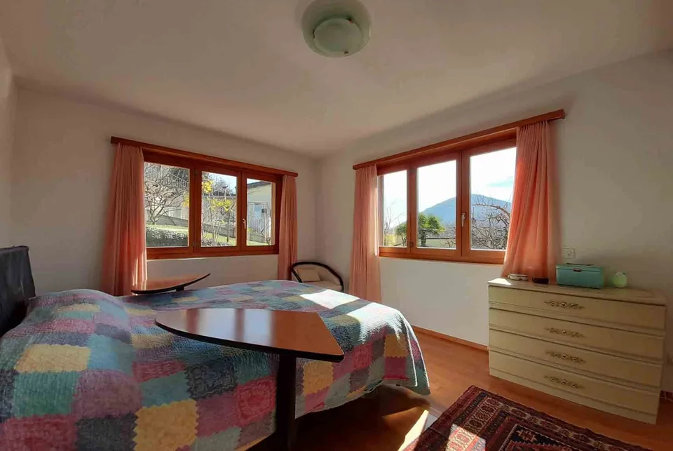 PRACHTVOLLE VILLA MIT 6,5 ZIMMERN UND GROSSEM GARTEN IN CURIO – Foto 6 von 12
