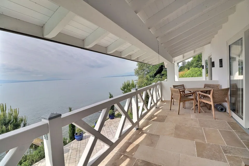 Exceptional property feet in the water in Perroy - Absolute elegance on Lake Geneva – photo 12 of 13