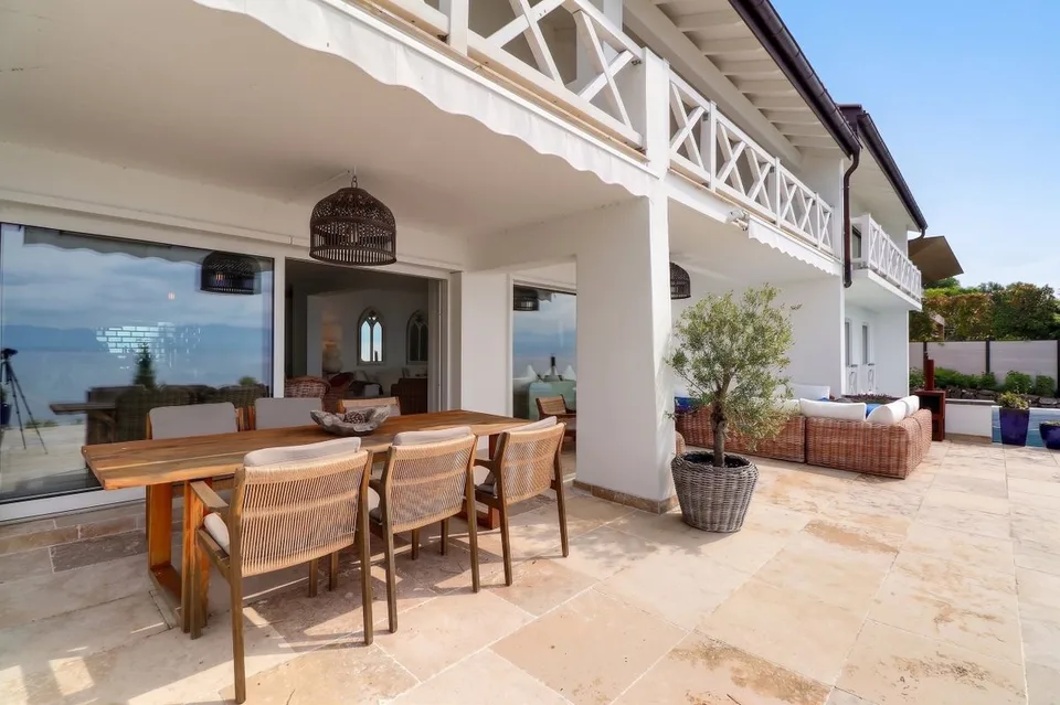 Exceptional property feet in the water in Perroy - Absolute elegance on Lake Geneva – photo 13 of 13