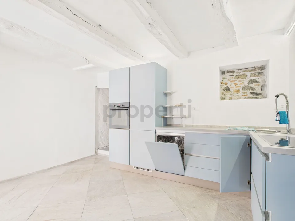 Elegante casa indipendente 1 locale con ampio balcone, Breggia