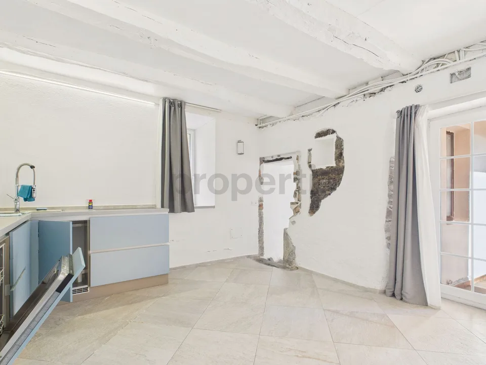 Elegante casa indipendente 1 locale con ampio balcone, Breggia