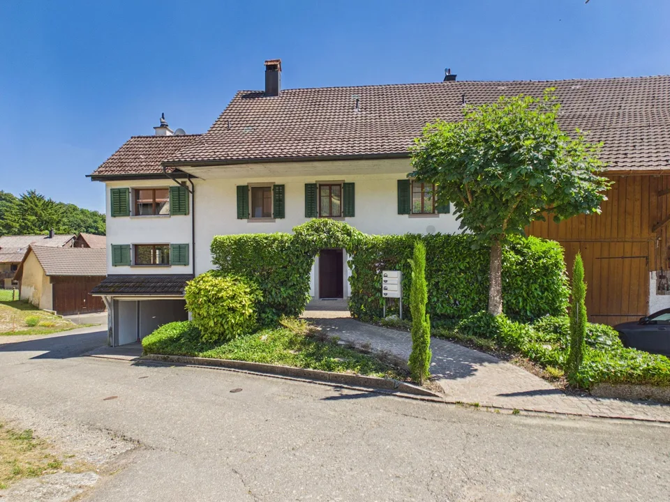 Historisches Bauernhaus mit zwei Wohneinheiten und vielseitigem Potenzial in Vogelsang (Lengnau AG)