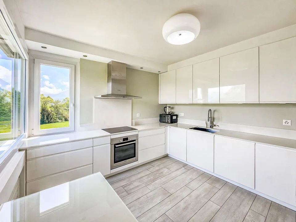 Spacious apartment with a glimpse of the lake in Carona