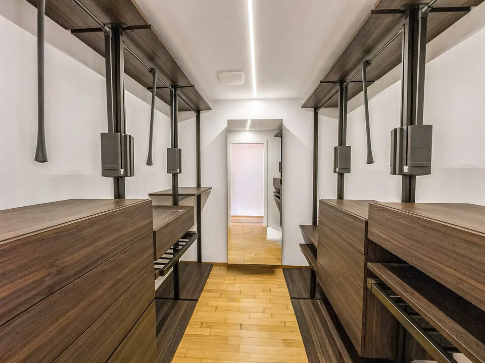 Spacious apartment with a glimpse of the lake in Carona