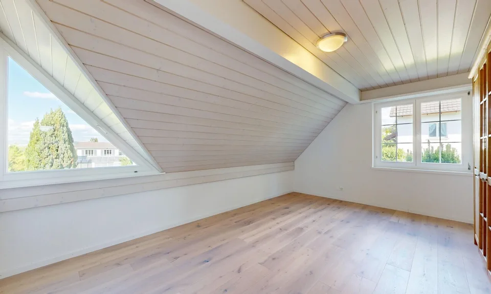 Freistehendes Einfamilienhaus mit unverbaubarer Aussicht – Foto 9 von 19