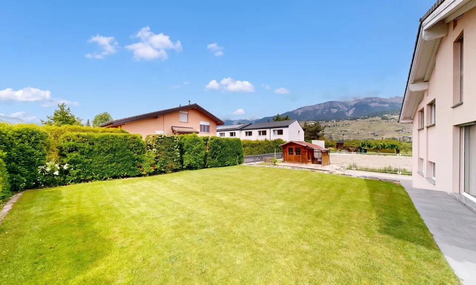 Bright family villa with large volumes in Bramois
