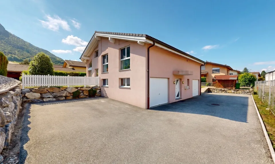Bright family villa with large volumes in Bramois