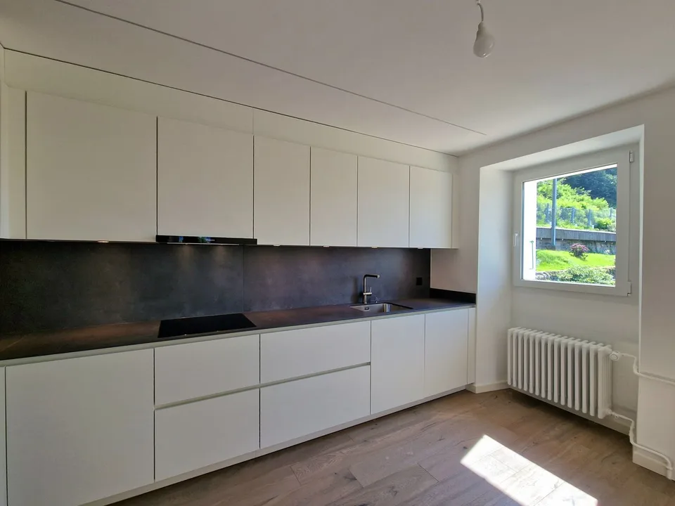 SANIERTE Ferienwohnung mit grosser Terrasse - Attica-Etage – Foto 9 von 10