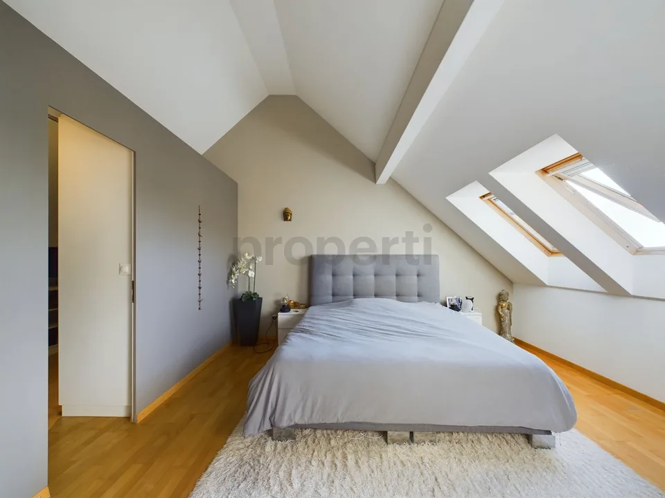 Double Family House with 6.5 Rooms in Popular Bonstetten