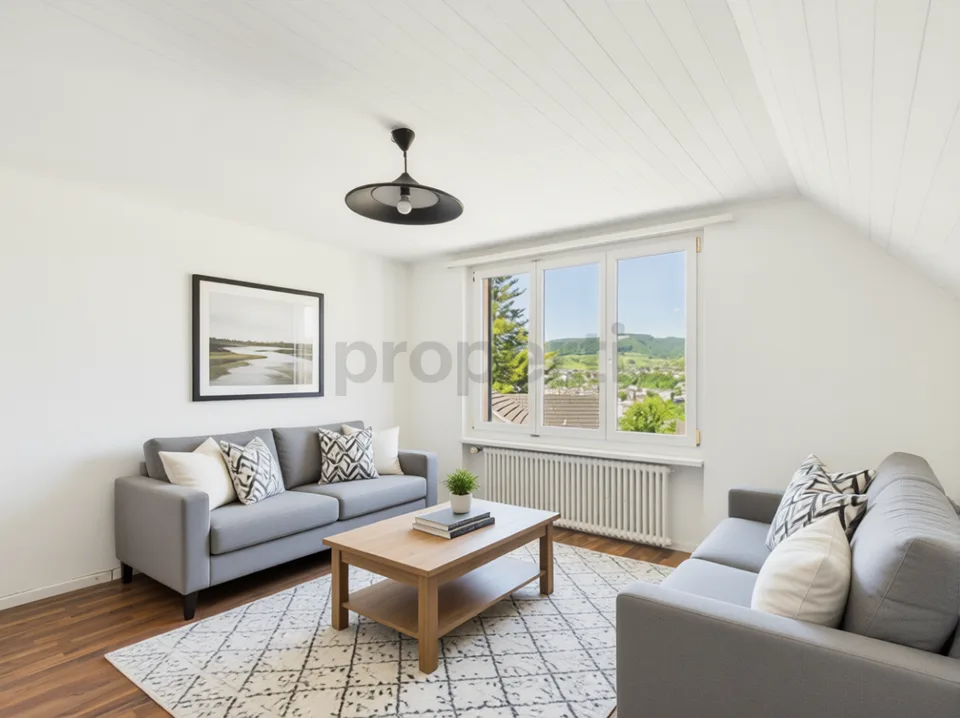 Helle 2-Zimmer-Dachgeschoss-Wohnung in Dorfzentrum von Füllinsdorf